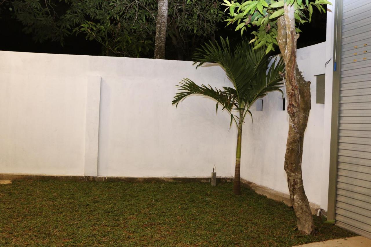 Ashford Beach Matara Luaran gambar